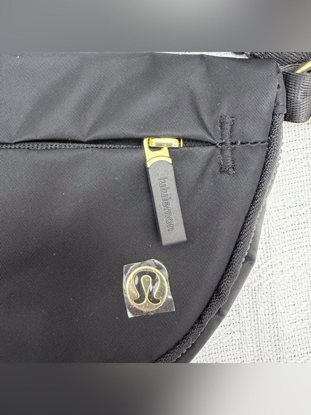 Lululemon - All Night Festival Bag - Micro 2L - Black/Gold - Picture 4 of 6
